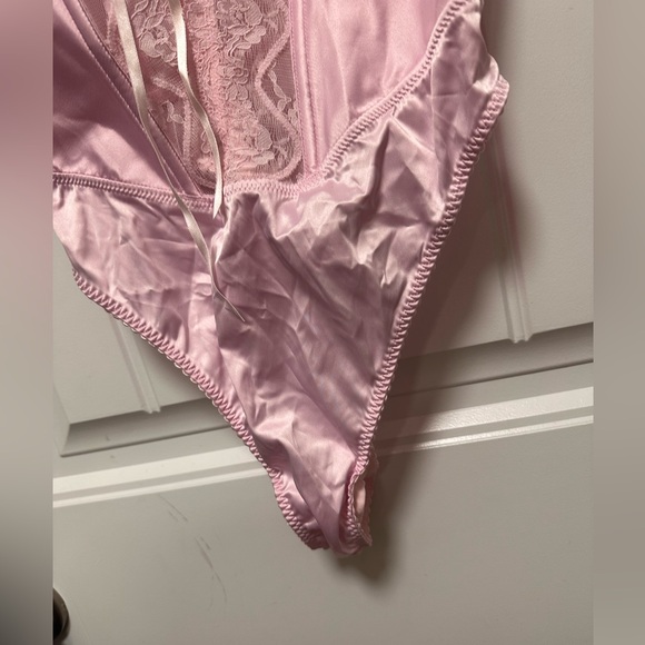 Savage X Fenty Pink Lace Thong Bodysuit Size M NWT - Picture 2 of 9